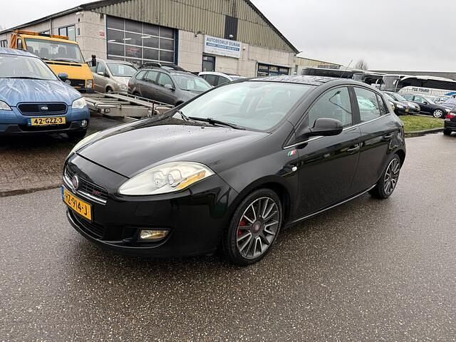 Zwart Gebruikt 2008 Fiat Bravo Emotion Hatchback | € 2.250 (Iets duurder) - Afbeelding 1/4