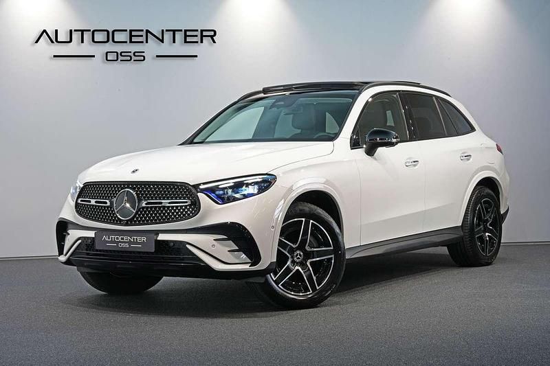 Wit Gebruikt 2024 Mercedes GLC300e AMG Line Premium Plus SUV | € 66.845 (Eerlijke prijs) - Afbeelding 1/4