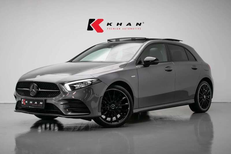 Grijs, metallic lak Gebruikt 2022 Mercedes A250 AMG line Hatchback | € 35.950 (Iets duurder) - Afbeelding 1/4