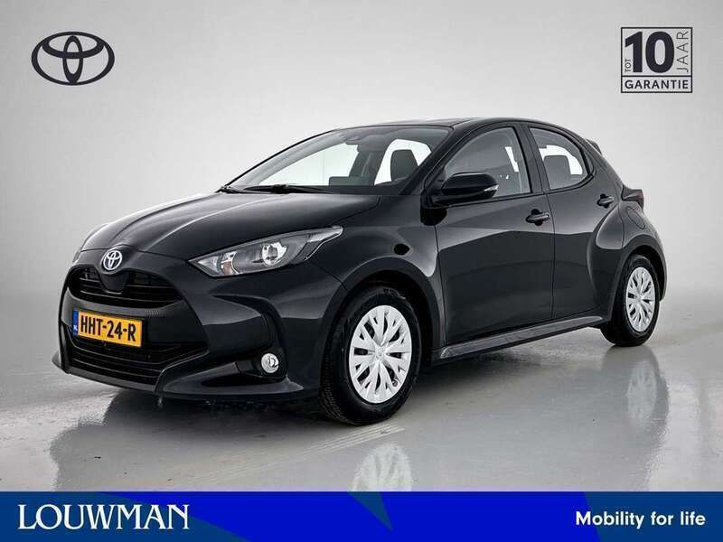 Zwart Gebruikt 2024 Toyota Yaris Hybrid Active Hatchback | € 22.745 (Eerlijke prijs) - Afbeelding 1/3