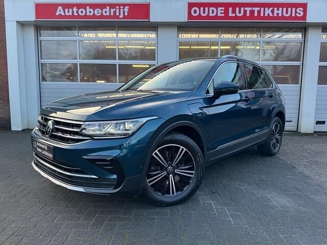Blauw (metallic) Gebruikt 2021 VW Tiguan Elegance SUV | € 31.945 (Goede deal) - Afbeelding 1/4