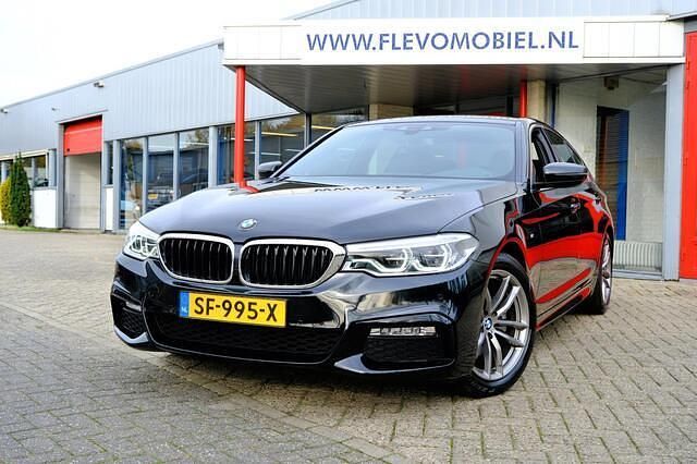 Zwart Gebruikt 2018 BMW 520 Executive Sedan | € 25.750 (Eerlijke prijs) - Afbeelding 1/4