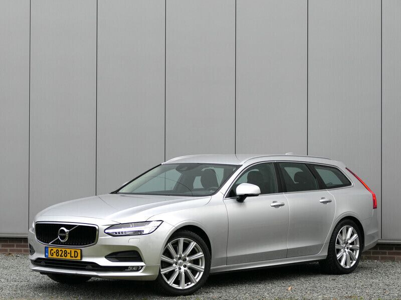 Grijs, metallic lak Gebruikt 2019 Volvo V90 Momentum Stationwagen | € 27.999 (Super prijs) - Afbeelding 1/4