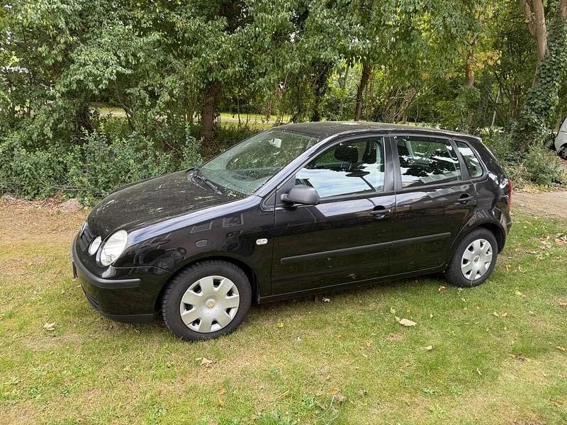 Zwart Gebruikt 2004 VW Polo Highline Hatchback | € 1.000 (Goede deal) - Afbeelding 1/4