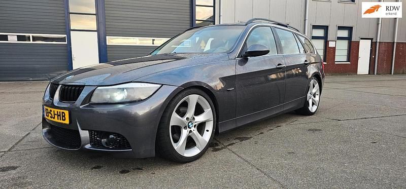 Grijs Gebruikt 2006 BMW 325 Executive Stationwagen | € 2.950 - Afbeelding 1/4