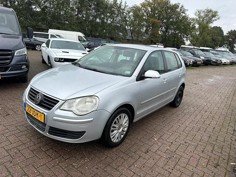 Grijs Gebruikt 2009 VW Polo Comfortline Hatchback | € 1.999 (Goede deal) - Afbeelding 1/4