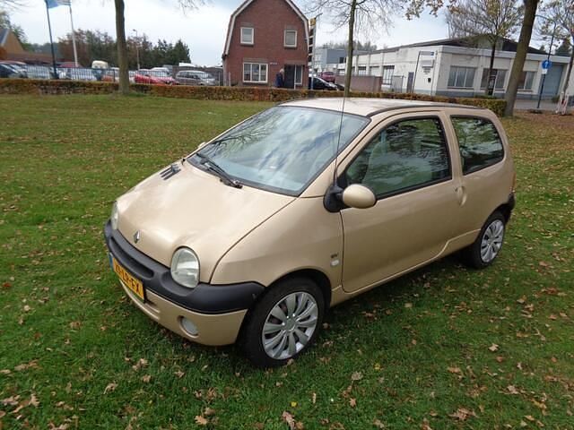 Geel (metallic) Occasion 2003 Renault Twingo Hatchback | € 898 (Eerlijke prijs) - Afbeelding 1/4