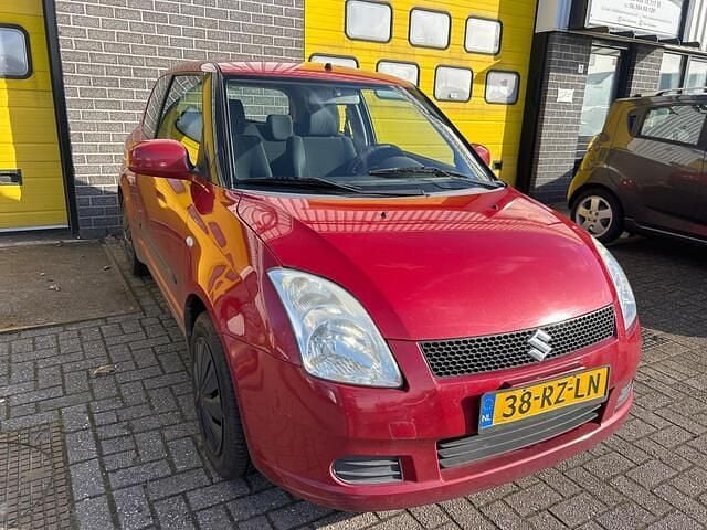 Occasion Suzuki Swift GLS 93 PK (68 kW) 2005 Rood Hatchback