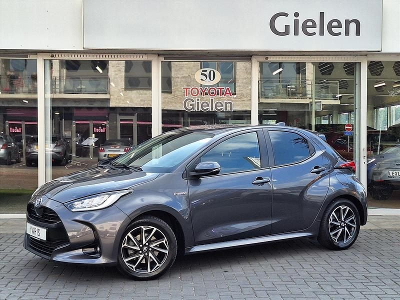 Grijs Gebruikt 2021 Toyota Yaris Hybrid Hatchback | € 19.900 (Eerlijke prijs) - Afbeelding 1/3