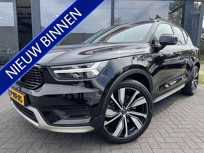 Zwart Gebruikt 2022 Volvo XC40 R-Design SUV | € 29.950 (Eerlijke prijs) - Afbeelding 1/4