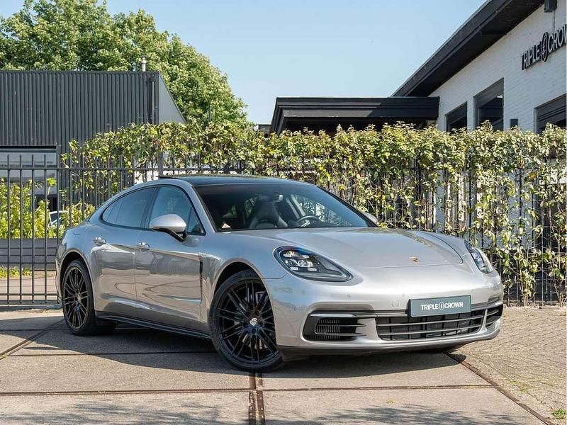 Grijs Gebruikt 2019 Porsche Panamera Sport Sedan | € 77.950 (Eerlijke prijs) - Afbeelding 1/4