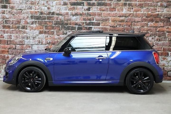 Occasion Mini Cooper Business 2018 Blauw (metallic) Hatchback
