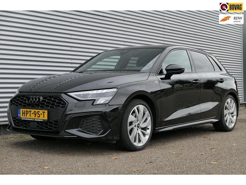 Zwart Gebruikt 2023 Audi A3 Sportback e-tron S-Line Sedan | € 26.940 (Super prijs) - Afbeelding 1/4