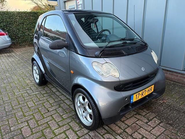 Zwart Gebruikt 2005 Smart ForTwo Coupé Pure Coupé | € 1.750 (Duur) - Afbeelding 1/4