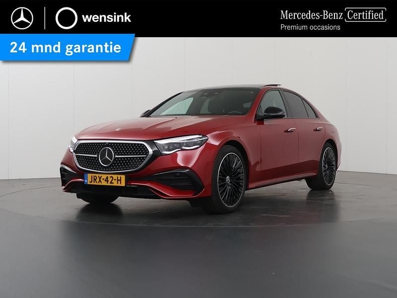 Rood Gebruikt 2024 Mercedes E300 AMG line Sedan | € 73.850 - Afbeelding 1/4