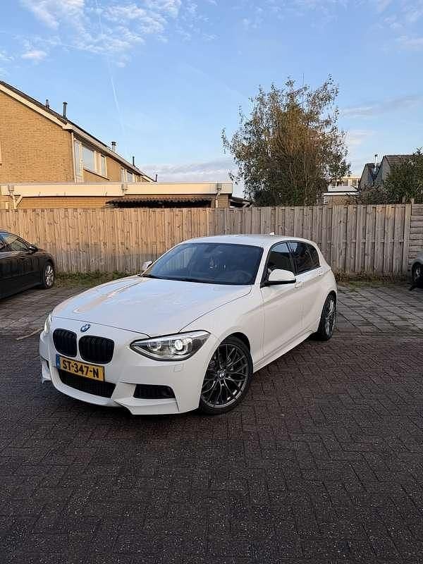 Wit Gebruikt 2012 BMW 120 Hatchback | € 8.500 (Duur) - Afbeelding 1/4