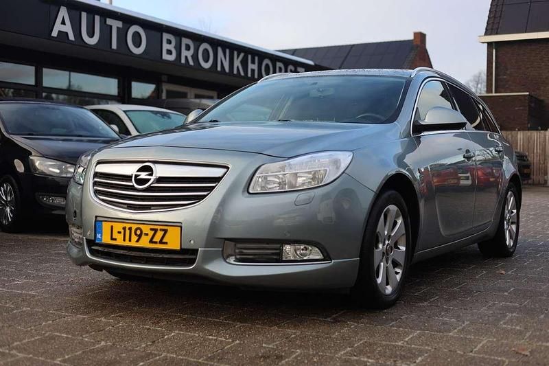 Grijs Occasion 2012 Opel Insignia Edition Stationwagen | € 3.750 (Eerlijke prijs) - Afbeelding 1/4