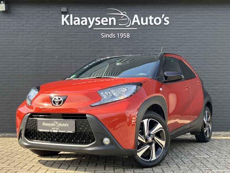 Rood Gebruikt 2022 Toyota Aygo Pulse Hatchback | € 19.950 (Eerlijke prijs) - Afbeelding 1/4