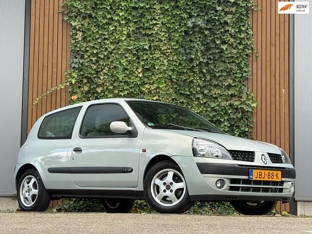 Grijs Gebruikt 2001 Renault Clio II Hatchback | € 3.750 (Duur) - Afbeelding 1/4