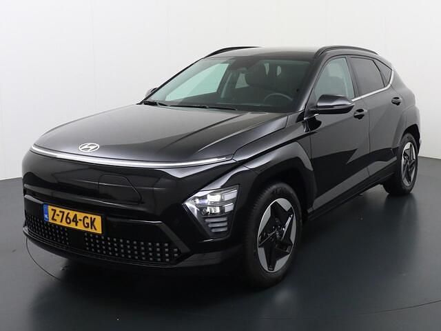 Zwart Gebruikt 2024 Hyundai Kona Comfort SUV | € 30.995 - Afbeelding 1/4