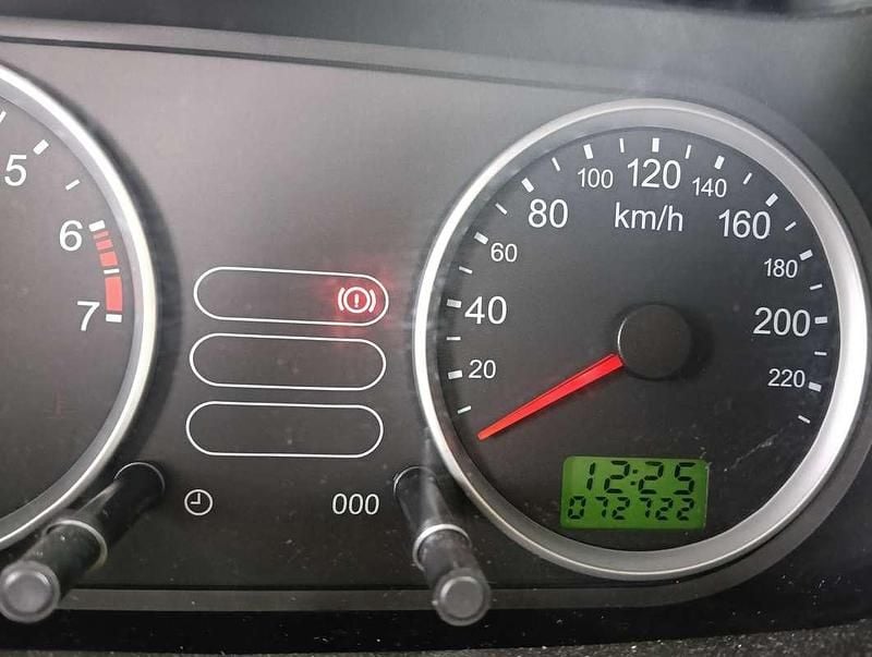 Zilver Gebruikt 2005 Ford Fusion Futura MPV | € 2.000 (Goede deal) - Afbeelding 1/4