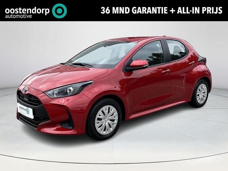 Rood Occasion 2022 Toyota Yaris Hybrid Business Edition Hatchback | € 19.250 (Goede deal) - Afbeelding 1/4