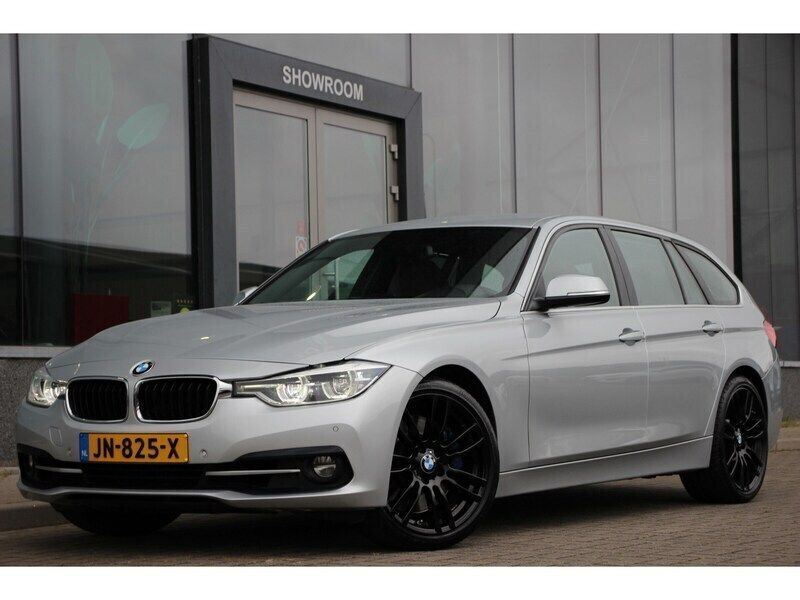 Grijs Gebruikt 2016 BMW 340 Executive Stationwagen | € 28.945 (Goede deal) - Afbeelding 1/4