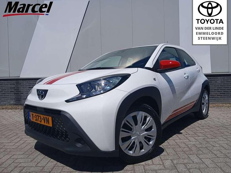 Wit Gebruikt 2023 Toyota Aygo X Play SUV | € 17.900 (Eerlijke prijs) - Afbeelding 1/3