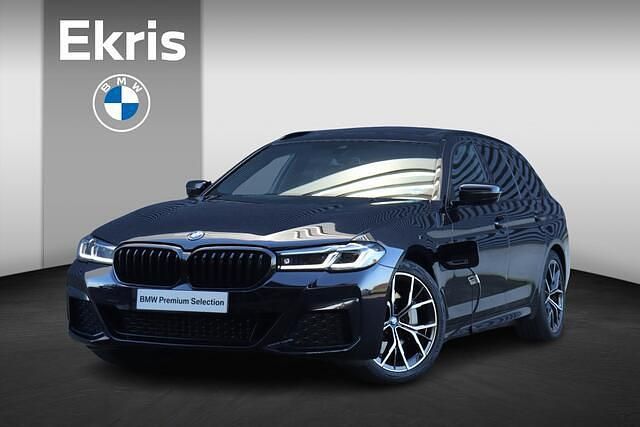 Zwart Gebruikt 2024 BMW 530e M Sport Stationwagen | € 52.900 (Iets duurder) - Afbeelding 1/4