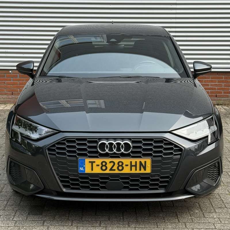 Grijs Gebruikt 2023 Audi A3 Proline Hatchback | € 28.000 (Eerlijke prijs) - Afbeelding 1/4