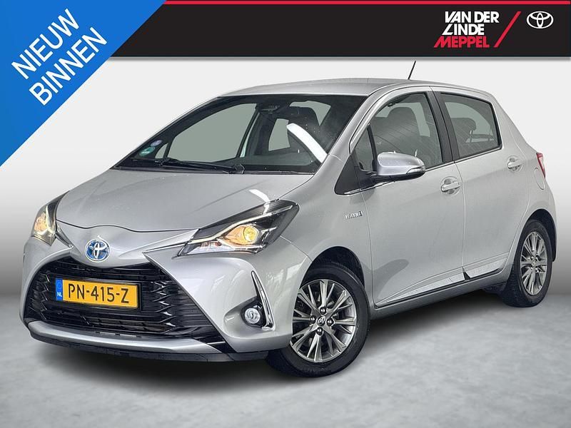 Grijs Gebruikt 2017 Toyota Yaris Hybrid Executive Hatchback | € 14.450 (Eerlijke prijs) - Afbeelding 1/4