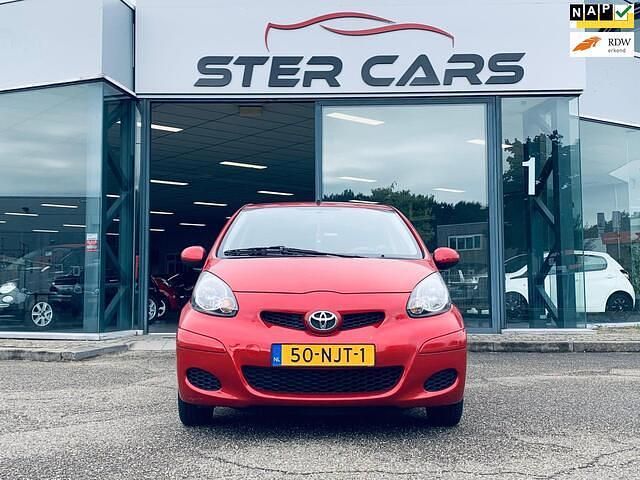 Occasion Toyota Aygo 68 PK (50 kW) 2010 Rood Hatchback