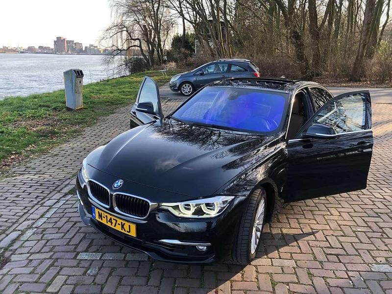 Zwart Gebruikt 2017 BMW 330 Sedan | € 14.950 (Goede deal) - Afbeelding 1/4