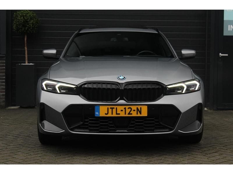 Occasion BMW 330 M Sport 293 PK (215 kW) 2023 Grijs Stationwagen