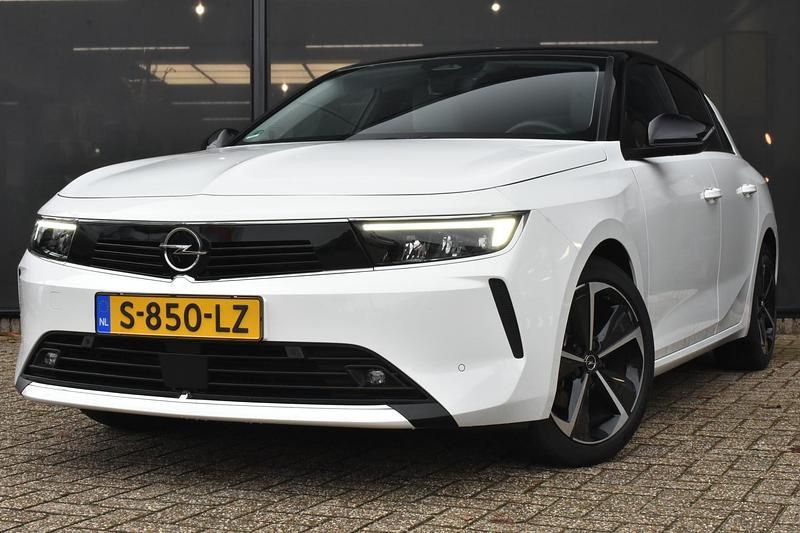 Wit Gebruikt 2023 Opel Astra Elegance Hatchback | € 21.895 (Eerlijke prijs) - Afbeelding 1/4