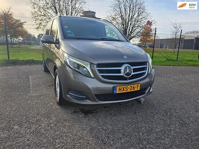 Grijs Gebruikt 2014 Mercedes V250 Edition 1 MPV | € 26.890 (Eerlijke prijs) - Afbeelding 1/4