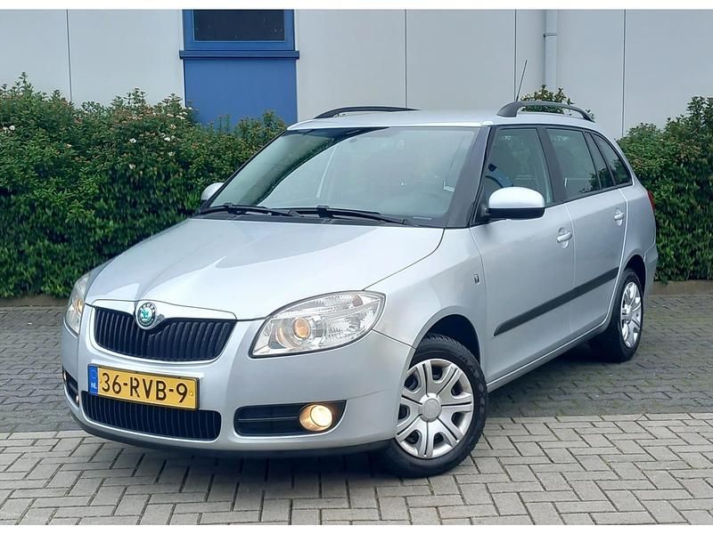 Grijs Occasion 2010 Skoda Fabia Stationwagen | € 3.950 (Eerlijke prijs) - Afbeelding 1/4