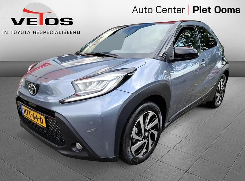 Grijs Gebruikt 2024 Toyota Aygo Premium Hatchback | € 20.500 (Duur) - Afbeelding 1/4
