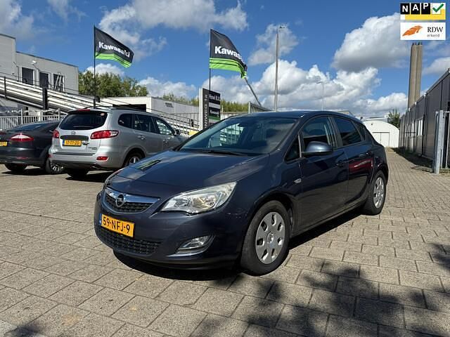 Blauw Gebruikt 2010 Opel Astra Edition Hatchback | € 2.999 (Eerlijke prijs) - Afbeelding 1/4