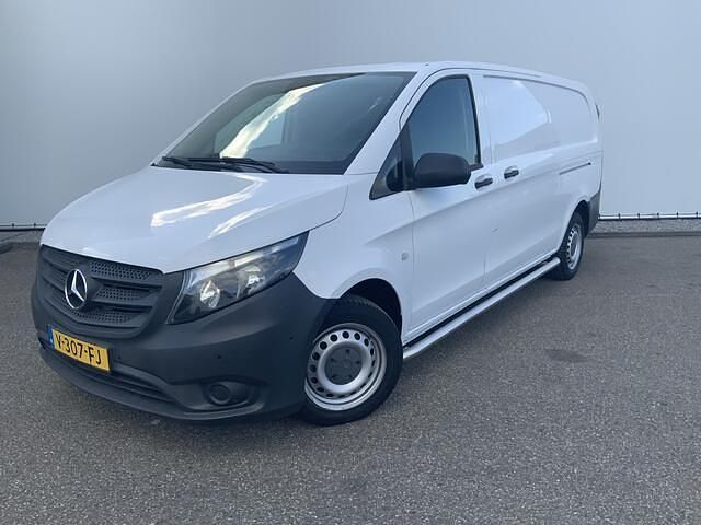 Wit Gebruikt 2017 Mercedes Vito MPV | € 9.950 (Eerlijke prijs) - Afbeelding 1/4