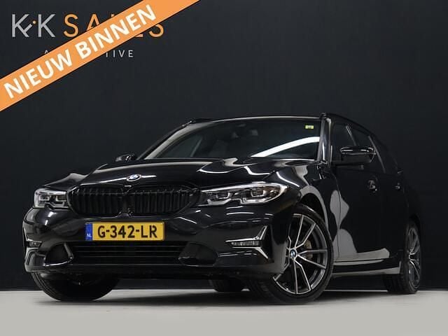 Zwart Gebruikt 2019 BMW 330 Executive Stationwagen | € 26.940 (Eerlijke prijs) - Afbeelding 1/4