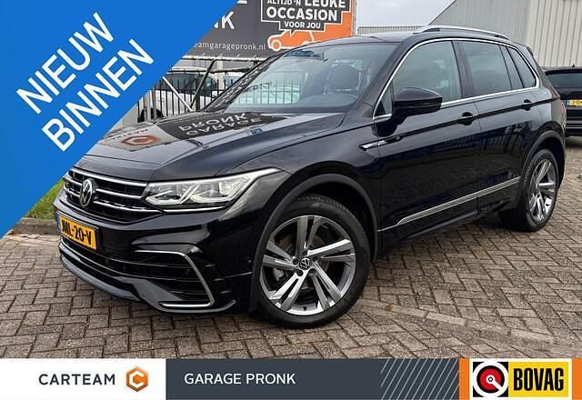 Zwart Gebruikt 2021 VW Tiguan R-line SUV | € 33.449 (Eerlijke prijs) - Afbeelding 1/4
