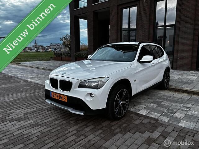 Wit Occasion 2011 BMW X1 Executive SUV | € 5.950 - Afbeelding 1/4