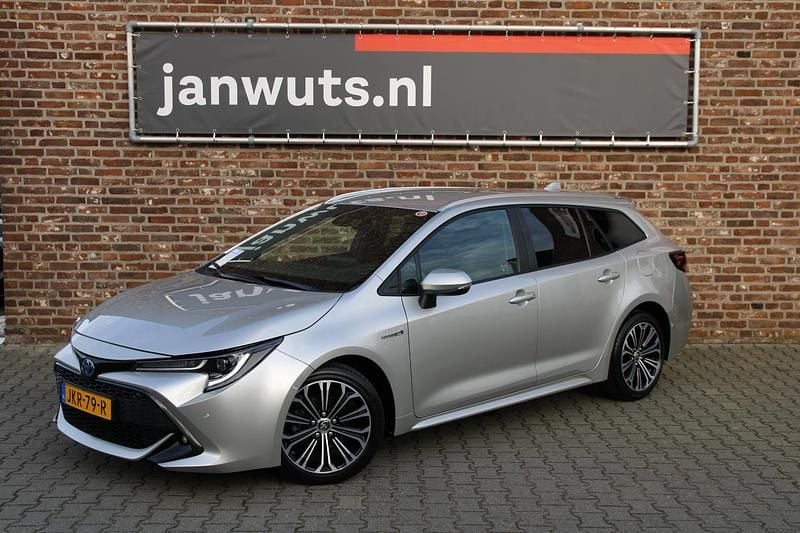 Grijs Occasion 2021 Toyota Corolla Executive Stationwagen | € 26.950 (Iets duurder) - Afbeelding 1/3