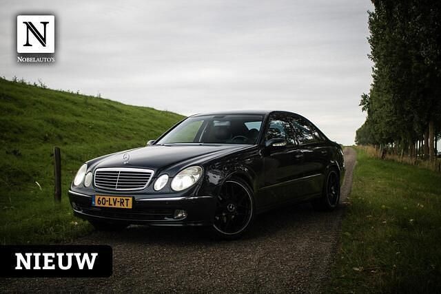 Zwart Gebruikt 2003 Mercedes E240 Avantgarde Sedan | € 3.990 (Eerlijke prijs) - Afbeelding 1/4