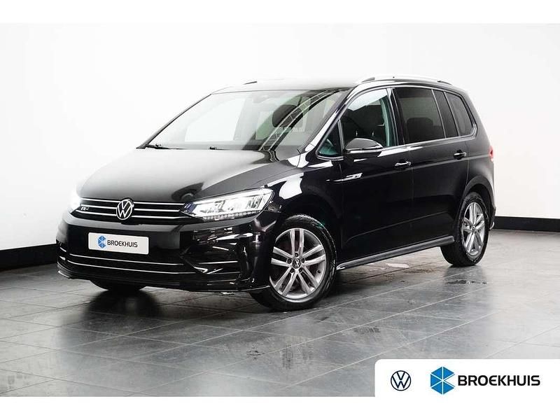 Zwart Gebruikt 2023 VW Touran Highline MPV | € 38.200 (Iets duurder) - Afbeelding 1/4