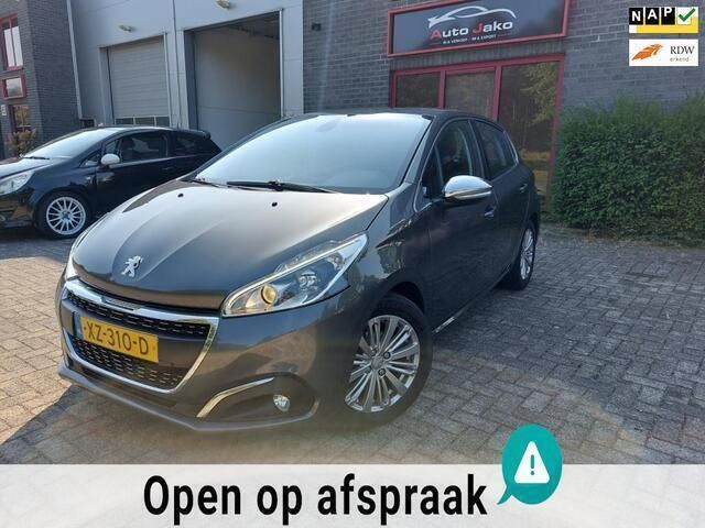 Grijs, metallic lak Gebruikt 2018 Peugeot 208 GT-line Hatchback | € 4.599 (Goede deal) - Afbeelding 1/4