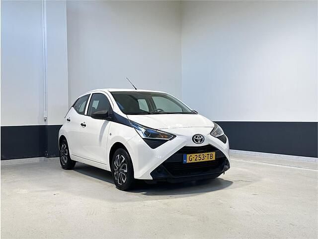 Wit Gebruikt 2019 Toyota Aygo Hatchback | € 9.749 (Goede deal) - Afbeelding 1/4