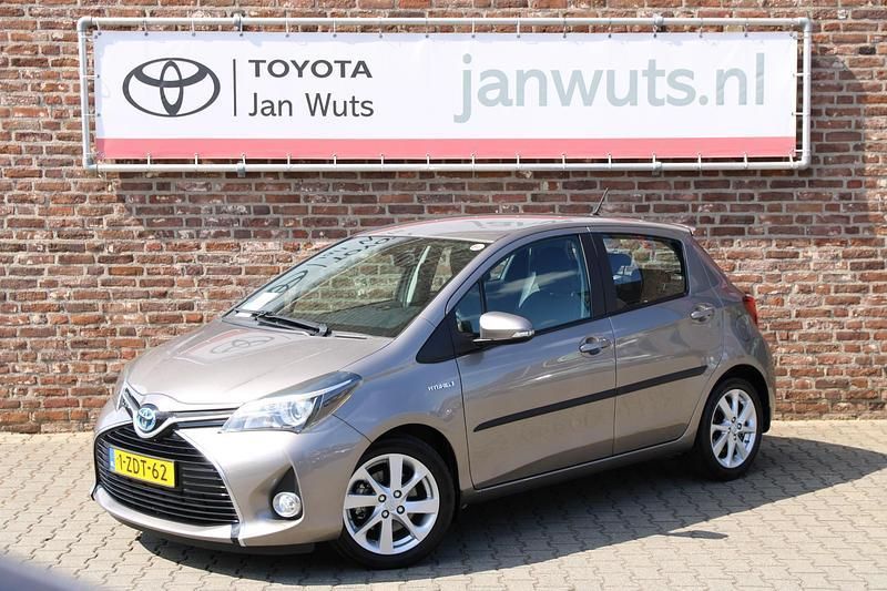 Bruin Gebruikt 2015 Toyota Yaris Hybrid Lounge+ Hatchback | € 15.950 (Eerlijke prijs) - Afbeelding 1/4