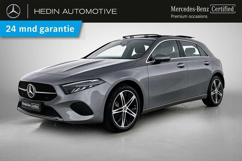 Grijs Gebruikt 2024 Mercedes A250 Advanced Plus Hatchback | € 36.900 (Eerlijke prijs) - Afbeelding 1/4